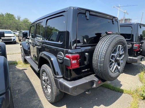 2025 Jeep Wrangler 4-Door Sahara 4x4
