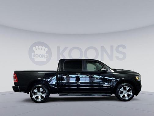 Diamond Black Crystal Pearlcoat 2019 RAM 1500 Laramie