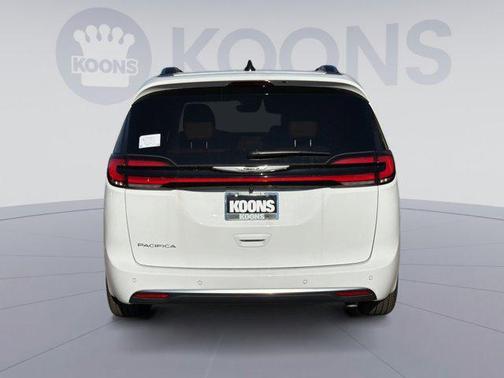 2026 Chrysler Pacifica L
