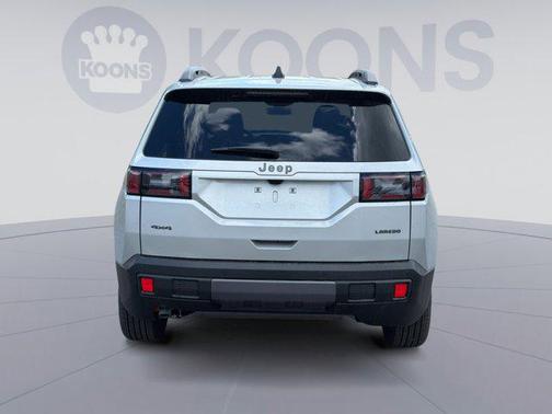 Silver Zynith Clearcoat 2026 Jeep Cherokee Laredo 4x4