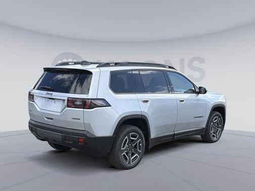 Silver Zynith Clearcoat 2026 Jeep Cherokee Laredo 4x4