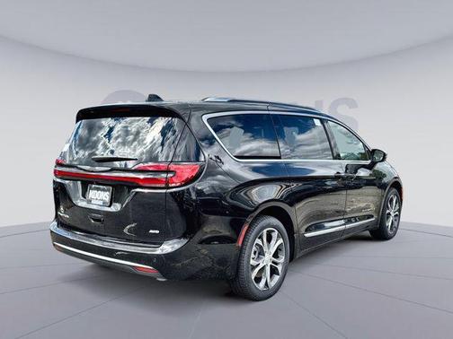 2026 Chrysler Pacifica L