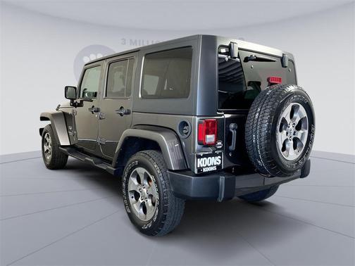 Photo 3 of 24 of 2017 Jeep Wrangler Unlimited Sahara