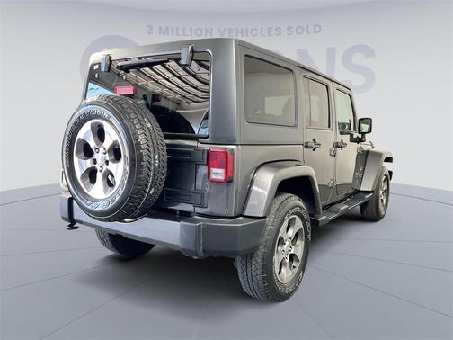 Photo 5 of 24 of 2017 Jeep Wrangler Unlimited Sahara