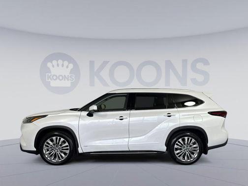 Wind Chill Pearl 2026 Toyota Highlander Hybrid Platinum