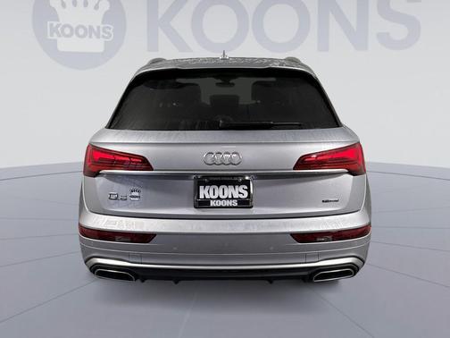 Florett Silver Metallic 2023 Audi Q5 e 55 S line Premium Plus