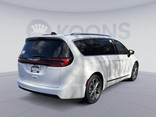 2026 Chrysler Pacifica L