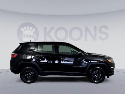 Diamond Black Crystal Pearlcoat 2018 Jeep Compass Sport