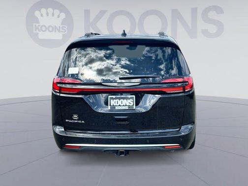 2026 Chrysler Pacifica L