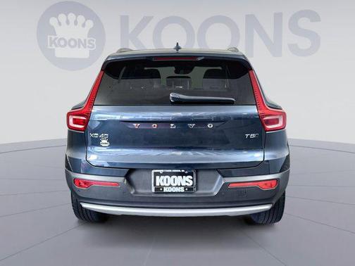 2021 Volvo XC40 T5 Momentum