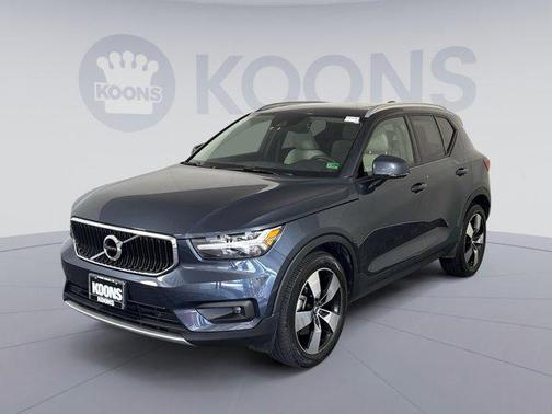 2021 Volvo XC40 T5 Momentum