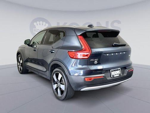 2021 Volvo XC40 T5 Momentum