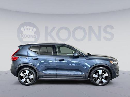 2021 Volvo XC40 T5 Momentum