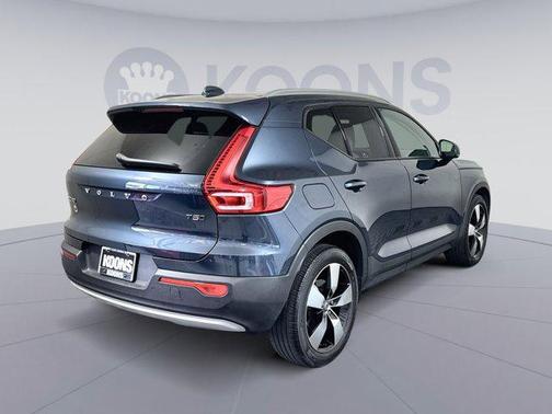 2021 Volvo XC40 T5 Momentum