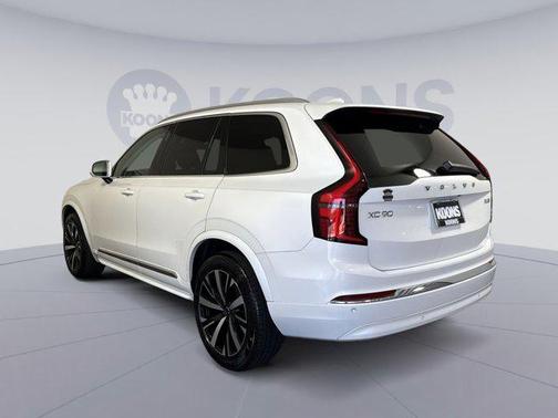 Crystal White Pearl 2025 Volvo XC90 B6 Core
