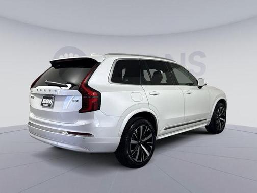 Crystal White Pearl 2025 Volvo XC90 B6 Core