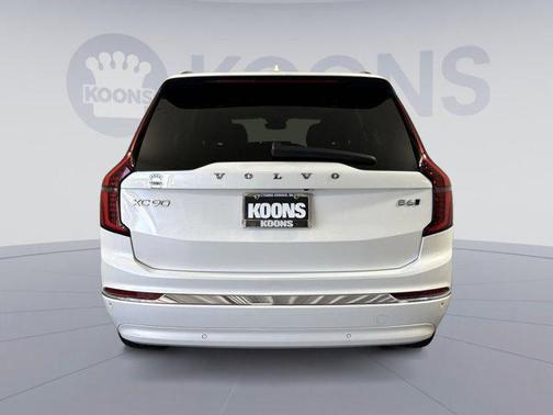 Crystal White Pearl 2025 Volvo XC90 B6 Core