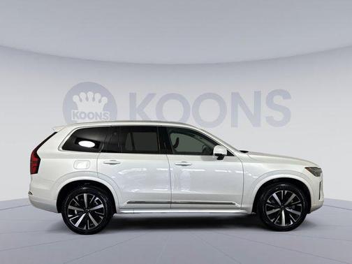 Crystal White Pearl 2025 Volvo XC90 B6 Core