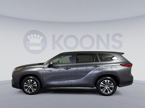Magnetic Gray Metallic 2023 Toyota Highlander XLE