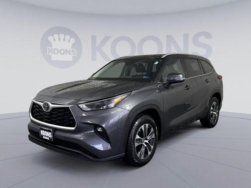 Magnetic Gray Metallic 2023 Toyota Highlander XLE