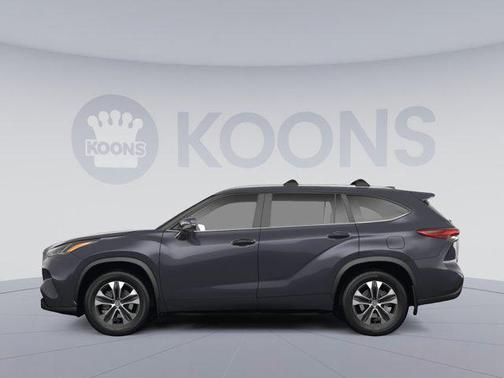 Magnetic Gray Metallic 2023 Toyota Highlander XLE