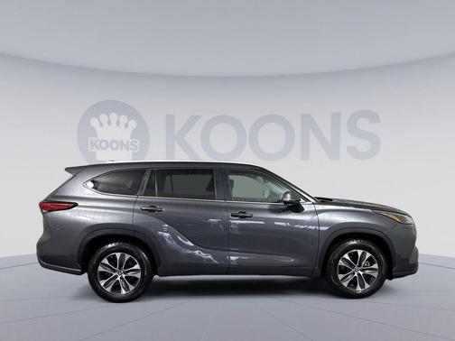 Magnetic Gray Metallic 2023 Toyota Highlander XLE