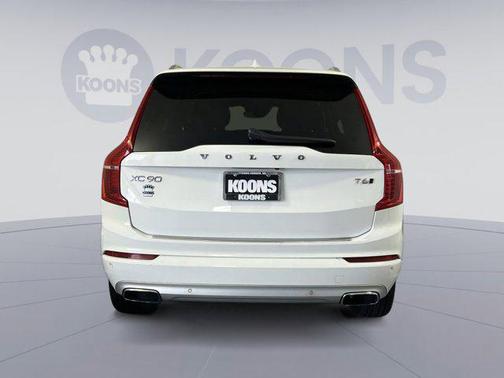 2021 Volvo XC90 T6 Momentum