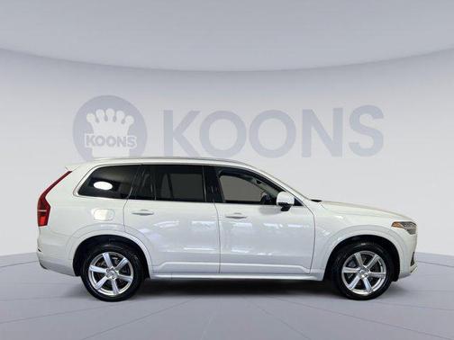 2021 Volvo XC90 T6 Momentum