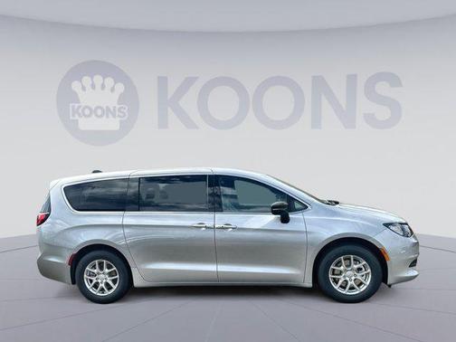 2026 Chrysler Voyager LX