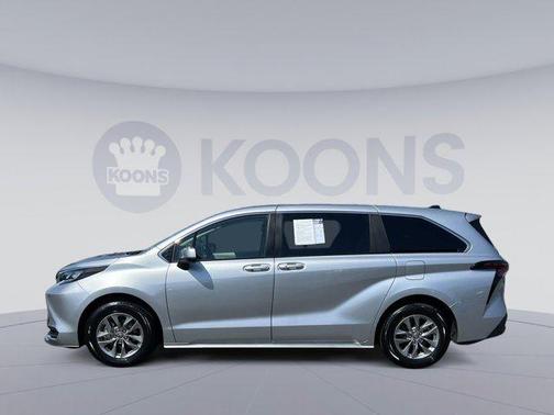 2024 Toyota Sienna LE