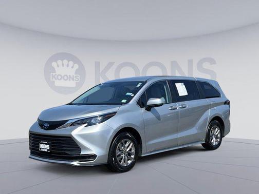 2024 Toyota Sienna LE