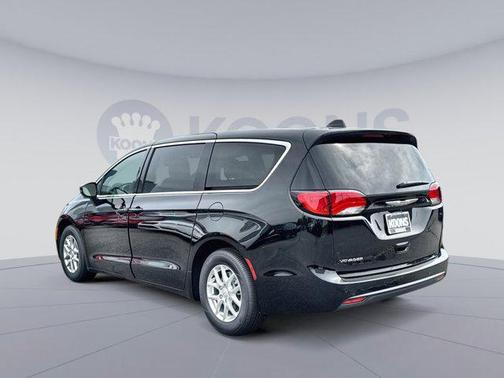 2026 Chrysler Voyager LX