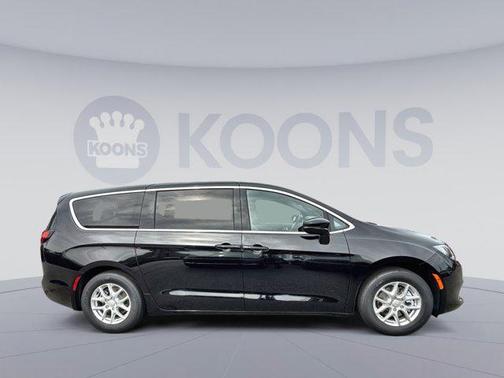 2026 Chrysler Voyager LX