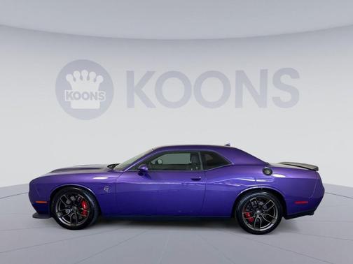 Plum Crazy Pearlcoat 2023 Dodge Challenger SRT Hellcat