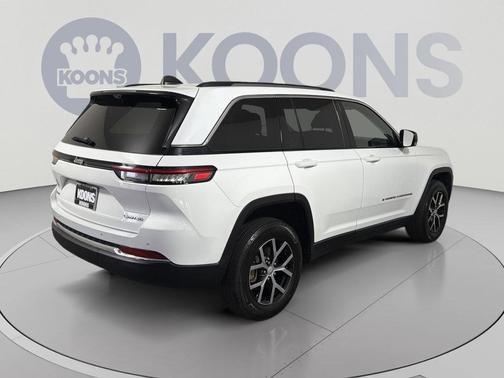 Bright White Clearcoat 2023 Jeep Grand Cherokee Limited