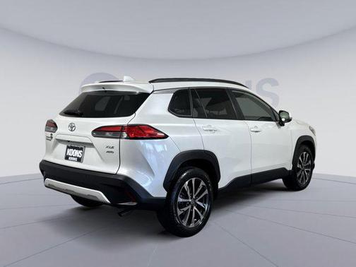 Wind Chill Pearl 2023 Toyota Corolla Cross XLE