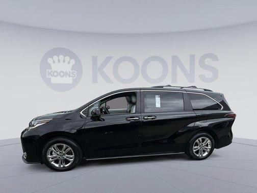 2022 Toyota Sienna XSE 7 Passenger