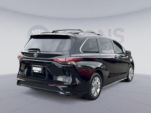 2022 Toyota Sienna XSE 7 Passenger