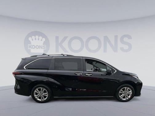2022 Toyota Sienna XSE 7 Passenger