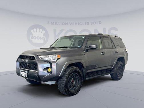 Photo 1 of 25 of 2016 Toyota 4Runner Sport