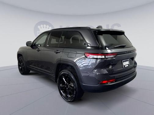 Baltic Gray Metallic Clearcoat 2023 Jeep Grand Cherokee Altitude