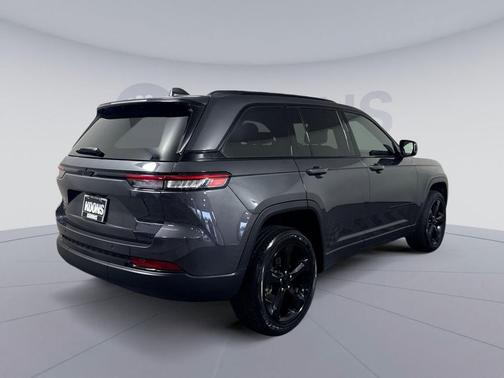 Baltic Gray Metallic Clearcoat 2023 Jeep Grand Cherokee Altitude