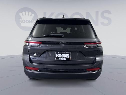 Baltic Gray Metallic Clearcoat 2023 Jeep Grand Cherokee Altitude