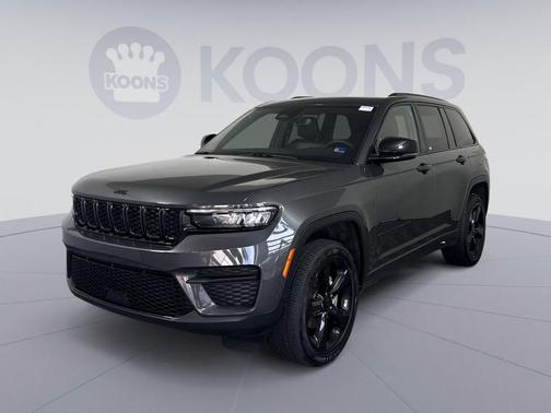 Baltic Gray Metallic Clearcoat 2023 Jeep Grand Cherokee Altitude