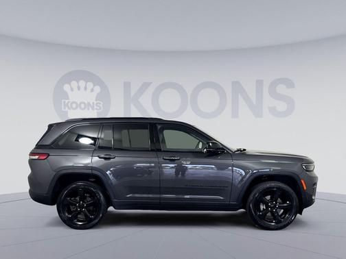 Baltic Gray Metallic Clearcoat 2023 Jeep Grand Cherokee Altitude