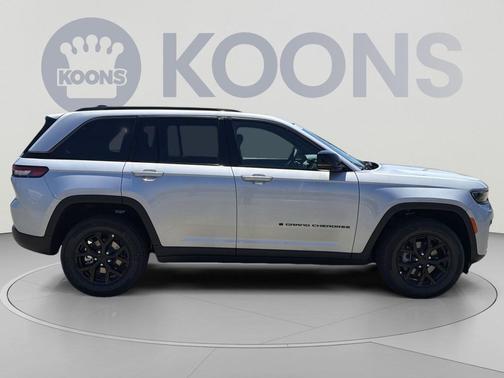 Silver Zynith 2026 Jeep Grand Cherokee Altitude