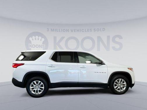 Photo 3 of 18 of 2019 Chevrolet Traverse LS