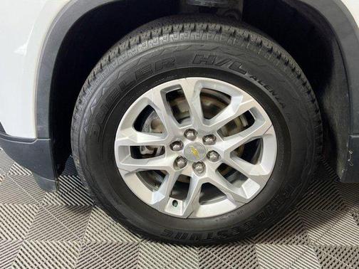 Photo 5 of 18 of 2019 Chevrolet Traverse LS