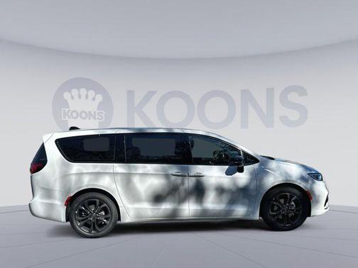 2026 Chrysler Pacifica L