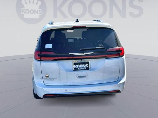 2026 Chrysler Pacifica L